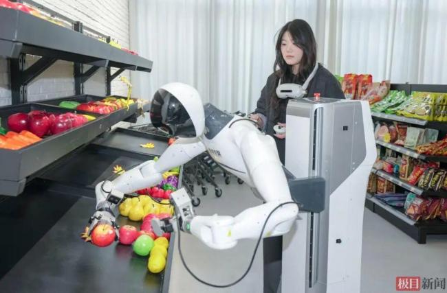 00后女生租30套房每套住1周 真相意外 教机器人做家务