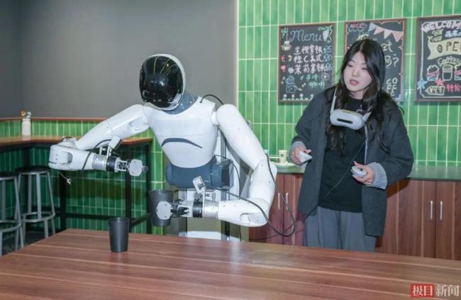 00后女生租30套房每套住1周 真相意外 教机器人做家务
