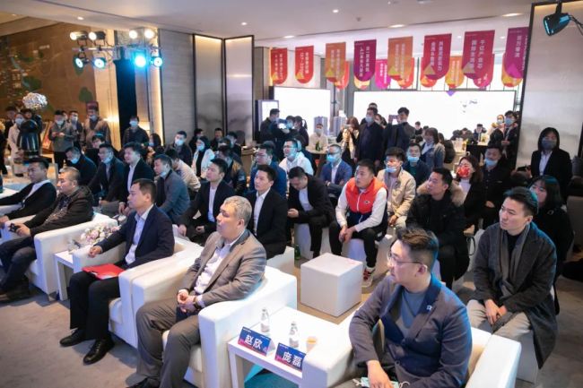 强强联袂焕新城市价值 活动伊始,金茂济南副总经理韩晓林致开幕词