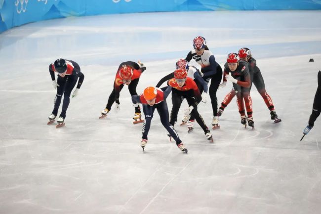 北京冬奥会短道速滑女子3000米接力赛中国队拼下铜牌