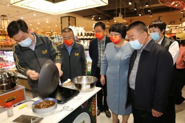 百盛超市丁洪亮董事长,百盛超市徐良新总经理,郑思敏董事长,闫德中副