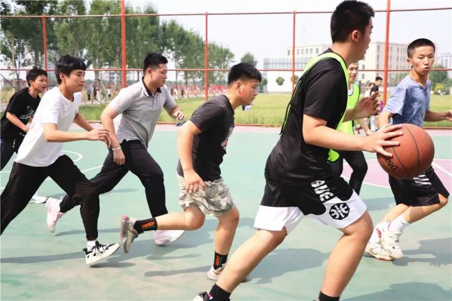 山师郓城照昕实验学校高中部举办第二届“校长杯”篮球赛