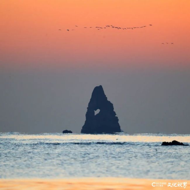 青岛崂山官方回应“石老人海蚀柱坍塌”：系自然坍塌、已临时保护，正研究修复方案