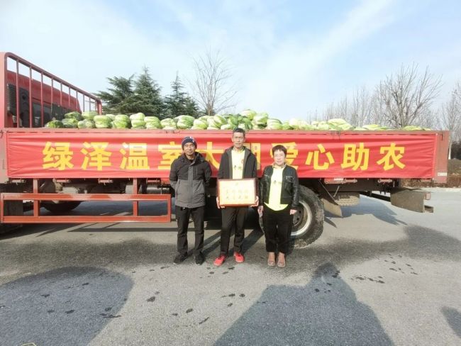 传奇跑团志愿者为万林集团青岛平度市社会福利中心献爱心