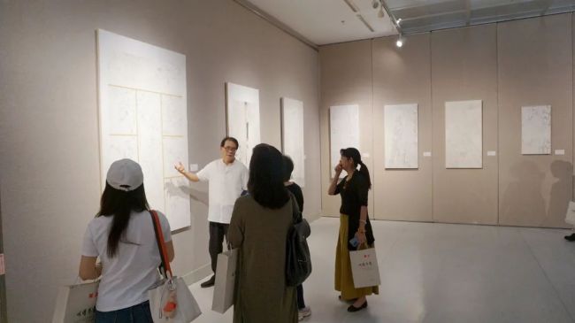 观展2.jpg 图片