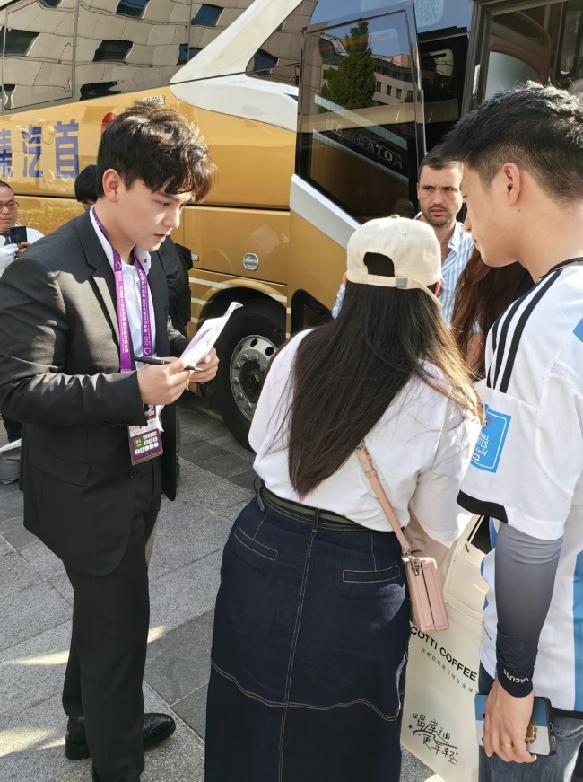 陈启天受邀出任阿根廷足球队梅西团队志愿者