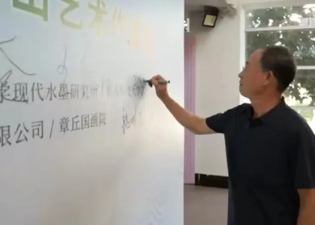 锦伦文化助力艺术青岛建设！“醉美青岛 精彩崂山“艺术品展在青开幕