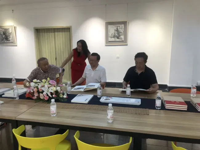 锦伦文化助力艺术青岛建设！“醉美青岛 精彩崂山“艺术品展在青开幕