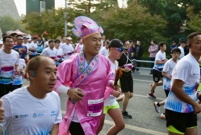 2023济南（泉城）马拉松全马男女冠军诞生，一起来回顾下这些精彩瞬间吧