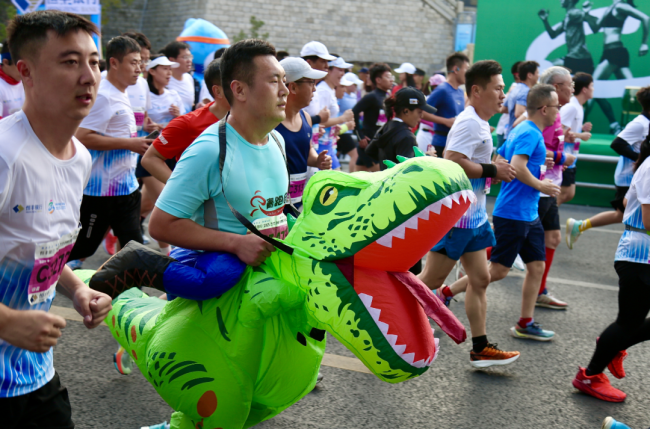 2023济南（泉城）马拉松全马男女冠军诞生，一起来回顾下这些精彩瞬间吧