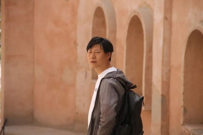 闲花落地听无声,细雨湿衣看不见——王海滨的《小菲》以私语关注生命