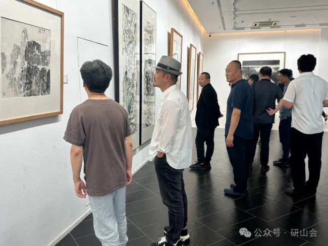 “问道昆嵛——山水圈2024水墨文献展”昨日在烟台美术博物馆（烟台画院）开幕，展期至7月28日