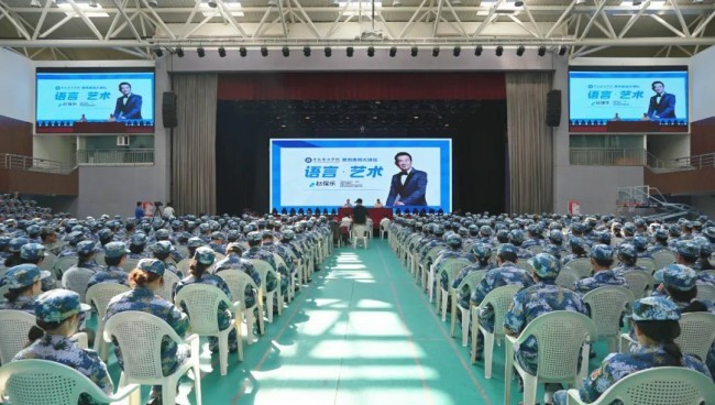 著名主持人赵保乐再访青岛黄海学院，语言艺术盛宴精彩纷呈