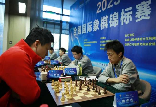 少年执棋破长空——山外国象队称雄全国团体赛侧记