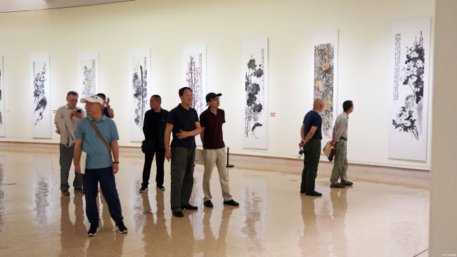 “花开盛世——孙成刚大写意花鸟画全国巡展（西安站）”昨日在陕西省美术博物馆开幕