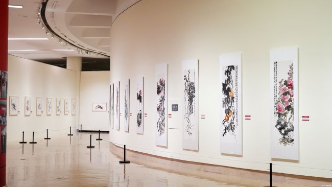 “花开盛世——孙成刚大写意花鸟画全国巡展（西安站）”昨日在陕西省美术博物馆开幕