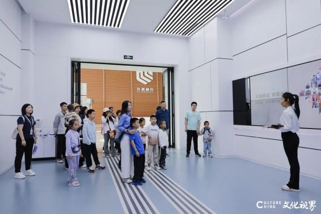 齐鲁制药昨日举行公众开放日——50多位市民近距离感受科技与温暖的对碰