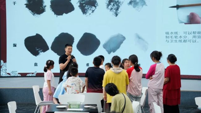 “墨韵端午・苦禅消夏——品李苦禅作品 启中国画之旅”端午公教活动昨日在济南市美术馆（济南画院）举行