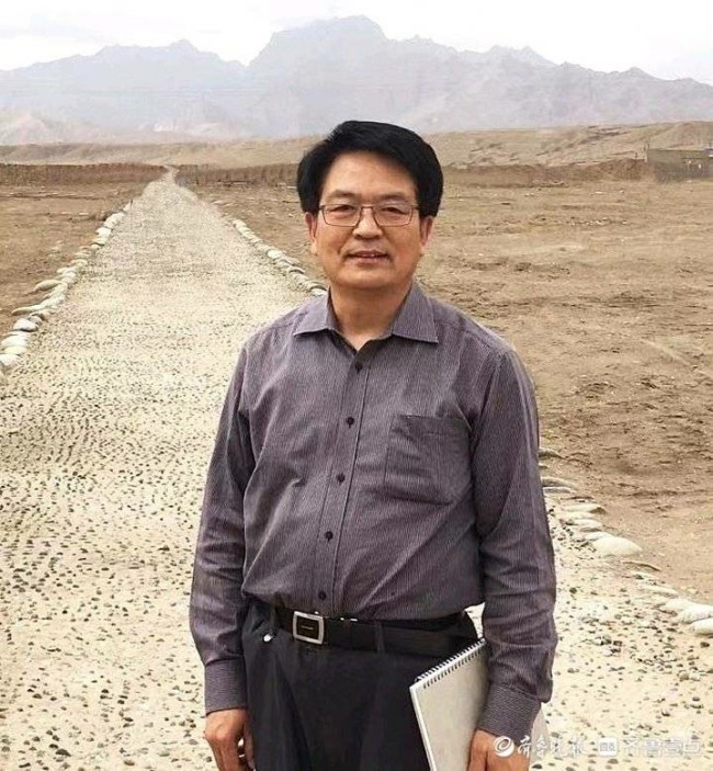 【DeepSeek谈艺】李平·油画 | 无喧哗之形，有润心之境