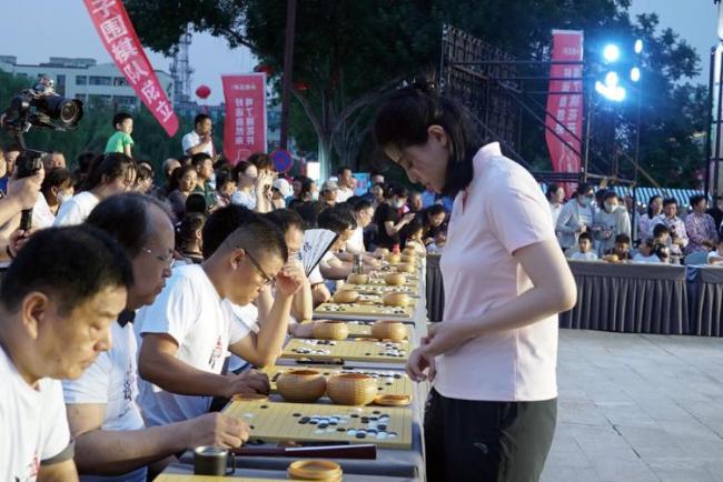 职业名手德州平原摆擂台，数千棋友观众到场助阵