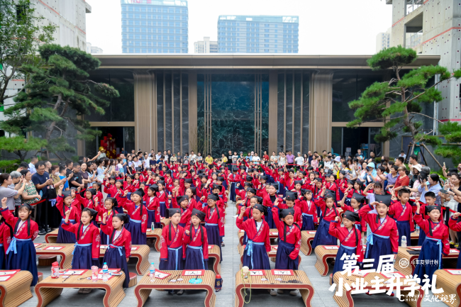 我们造的不仅是房子，更是有温度的生活——济南银丰玖玺城连续三年为小业主举办“升学礼”，拉满成长仪式感