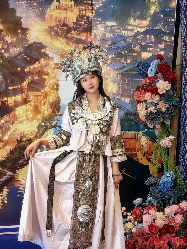 一场场民族风情下午茶在莎蔓莉莎全国各门店燃爆……