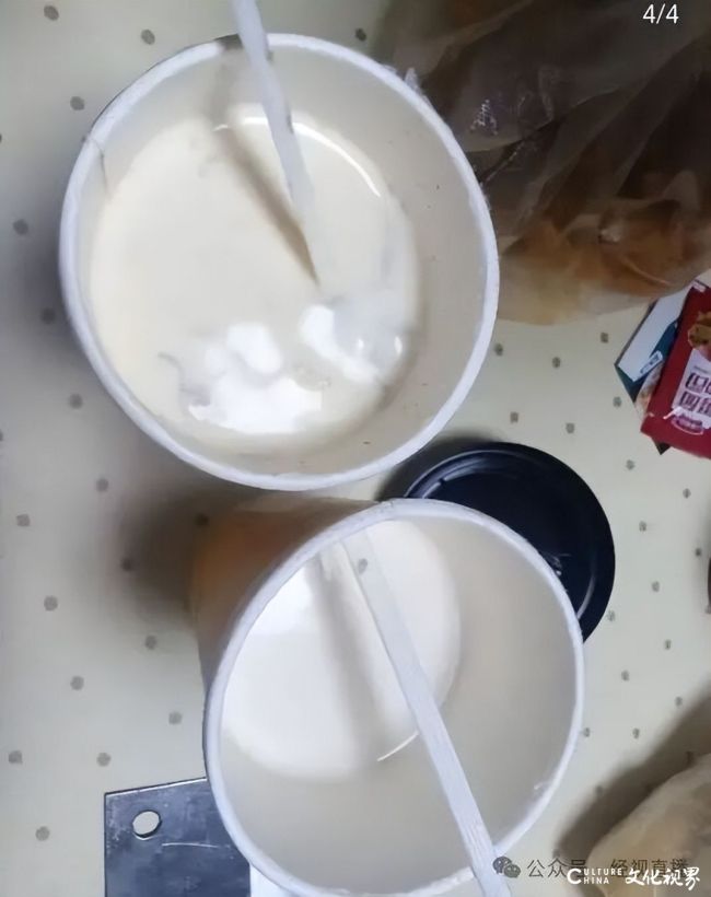 茶话弄奶茶里喝出虫子，店家回应：小虫飞进糖浆了