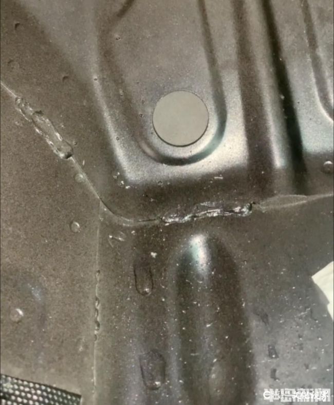 天天3·15 | 斯柯达速派提车不到一年得“怪病”，副驾驶座居然蹊跷“漏水”……