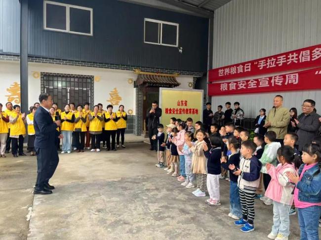 烟台莱山：小手拉大手，共筑“节粮爱粮”新风尚