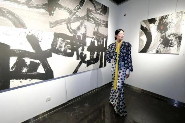 墨与色 ——庄景辉抽象表现主义作品国际巡回展中国青岛站