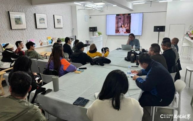 王力克“诗意景观——浅谈风景油画的诗意表达”专题讲座在威海中国油画小镇开讲