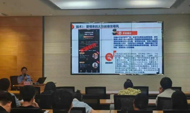 聚焦“关键枢纽”,烟台莱山公安为高校辅导员送上反诈“充电包”