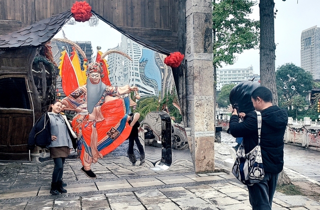 王华祥:艺术不应高悬于展台,而应回归生养我们的大地