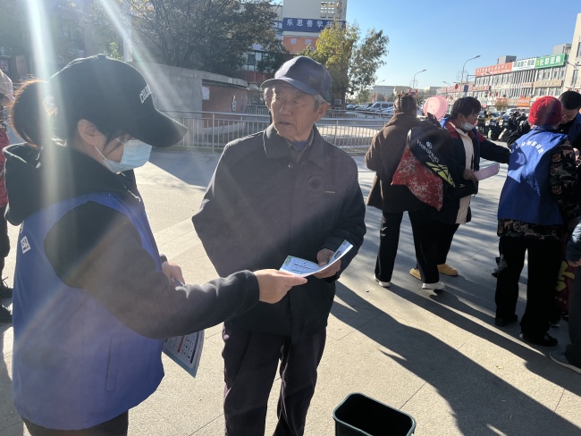 青岛城阳：参与垃圾分类 守护绿色家园