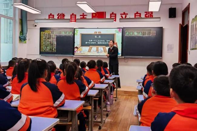 济南市莱芜区人民法院开展“宪法宣传周”系列活动