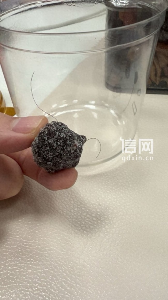 天天3·15 | 百草味陈皮杨梅内嵌毛发,想投诉被客服提示“会加大处理难度和时效”