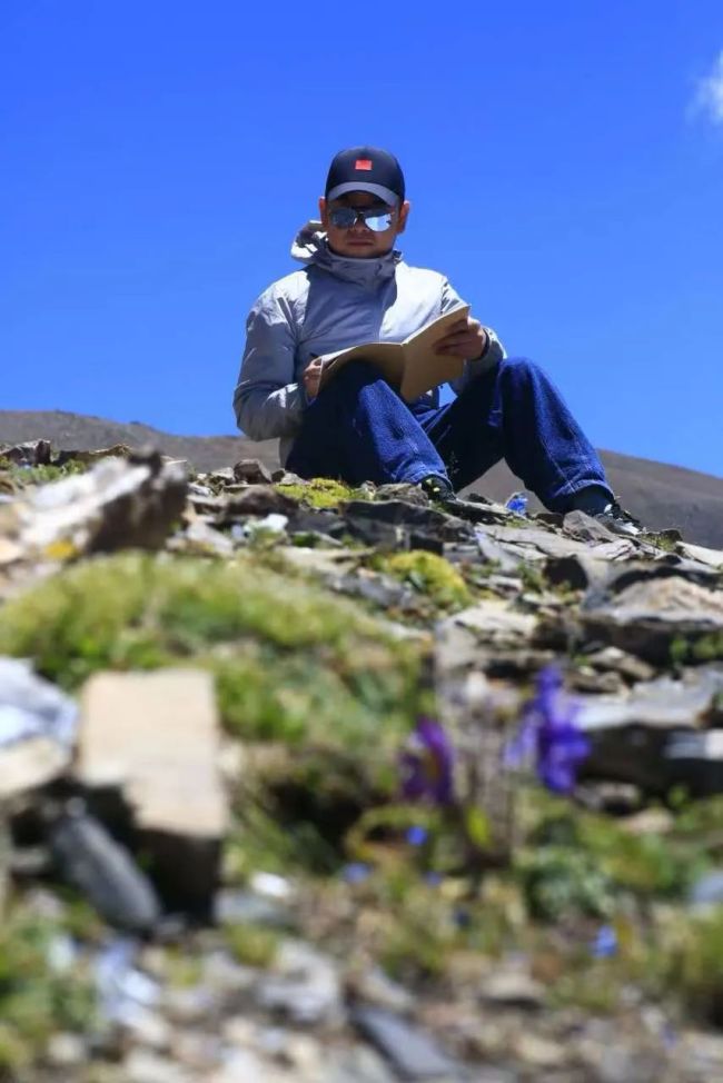 邱佳铭·水墨速写 | 寻找一些新思路,创造既生涩又有趣的画面