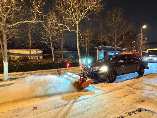 青岛全市闻雪而动，为平安出行“破冰”护航