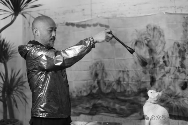 “马驹同行——常青·阿郎1+1马年迎新生肖作品展”丨马蹄踏岁月，藏在生肖长卷里的三代情与光阴诗