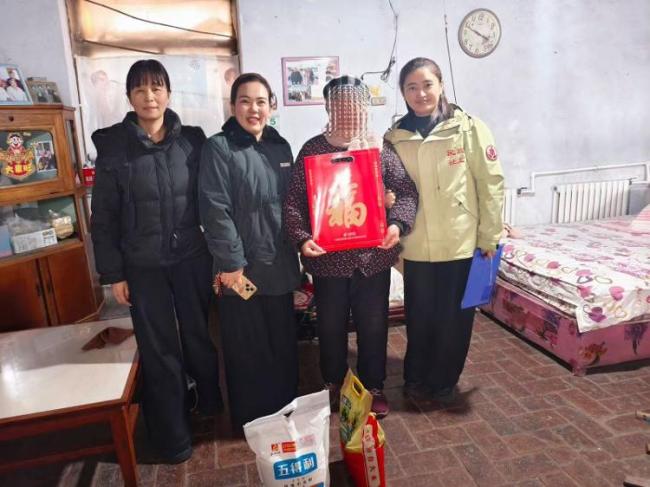 济南市莱芜区凤城街道民政社工站开展“关爱‘一小一老’，守护‘朝夕美好’”走访慰问活动