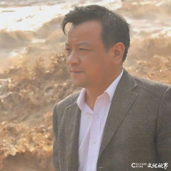 《丹青铸魂》丨与徐里一起走近窦鸿《平型关大捷》，感受画作所蕴含的厚重历史与爱国情怀