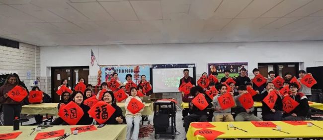 江苏省中国画学会艺术家走进新泽西李堡高中举办“福”文化艺术讲座