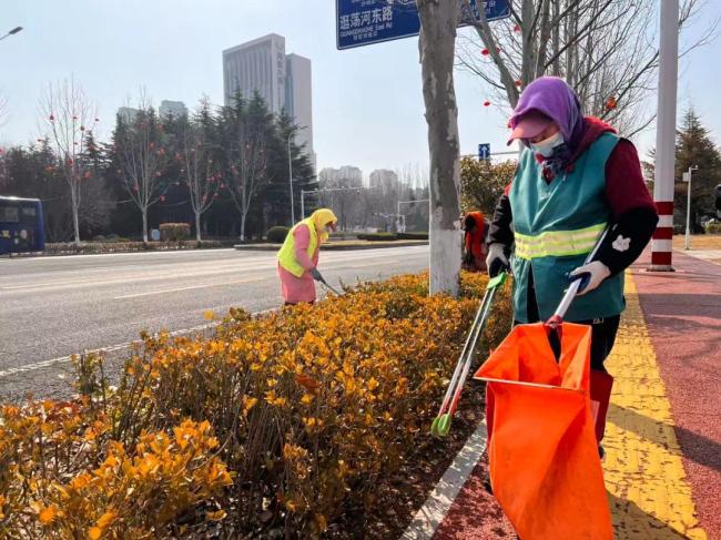 春季养护在行动,守护城市绿意——烟台市莱山区开展绿化带春季环境整治行动