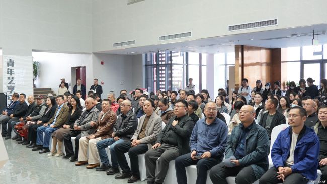 “生而有灵——广东省工笔画学会画家邀请展”昨日在山东画院美术馆开幕