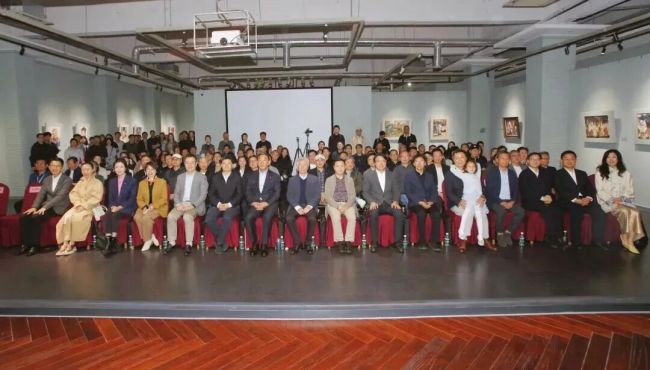 “我们走进文徵明的园子——张淳绘画作品展”昨日在无锡开幕，展期至5月15日