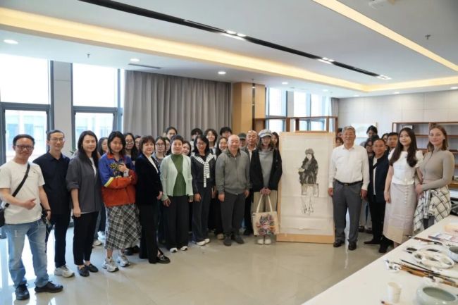 名家传道 笔墨赋能——于文江、范扬走进中国-东盟艺术学院示范教学