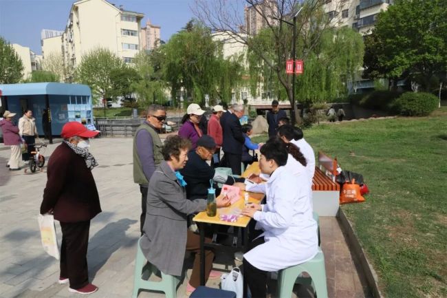 用药指导、疾病预防、健康调理……泰安市中心医院“文化+健康”活动走进财源街道乐园社区
