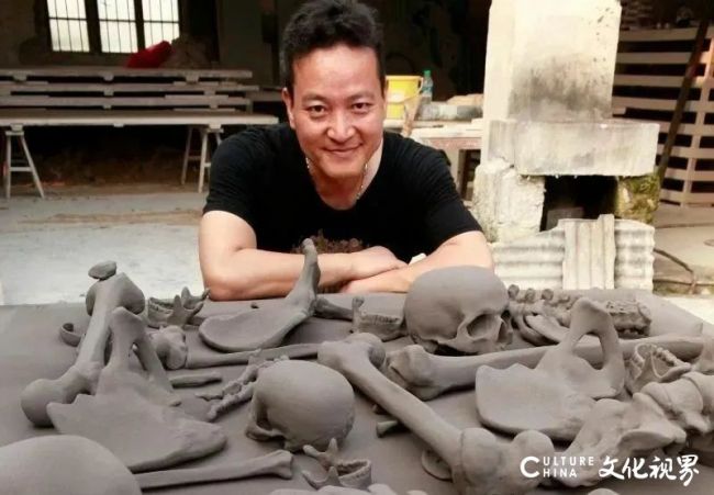 一场关于影像、物质、记忆与历史的冷静对话——走进“何汶玦作品展”