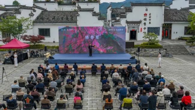 杨参军艺术空间开馆暨作品捐赠仪式昨日在安徽宏村艺术中心举行