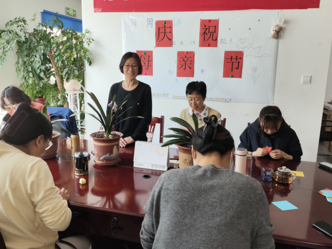 听分享、看演出、话家风——青岛莱西水集街道社区母亲节庆祝活动传递感恩与温暖